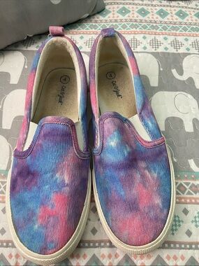 Tie-dye sneakers ,Coral Strap Floral Flip Flops with Purple & Teal Accents